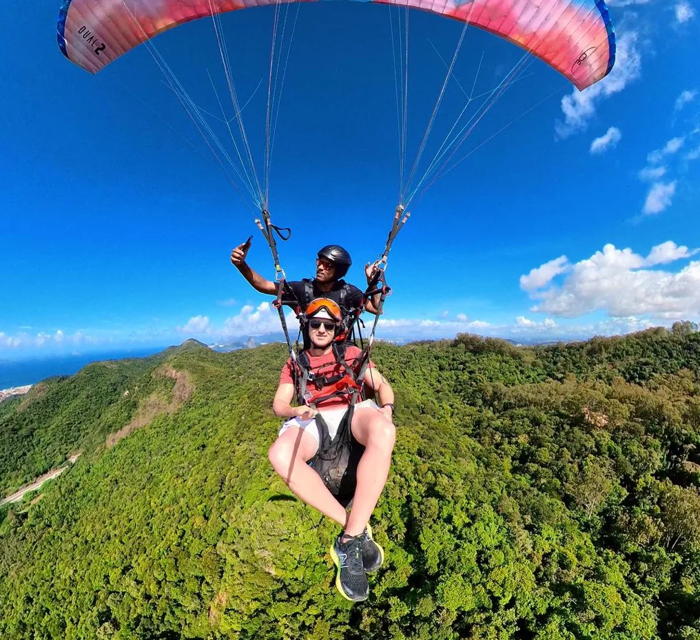 Vuelo en parapente sobre Niterói, experiencia de vuelo en parapente con vistas panorámicas del océano y la costa de Río de Janeiro